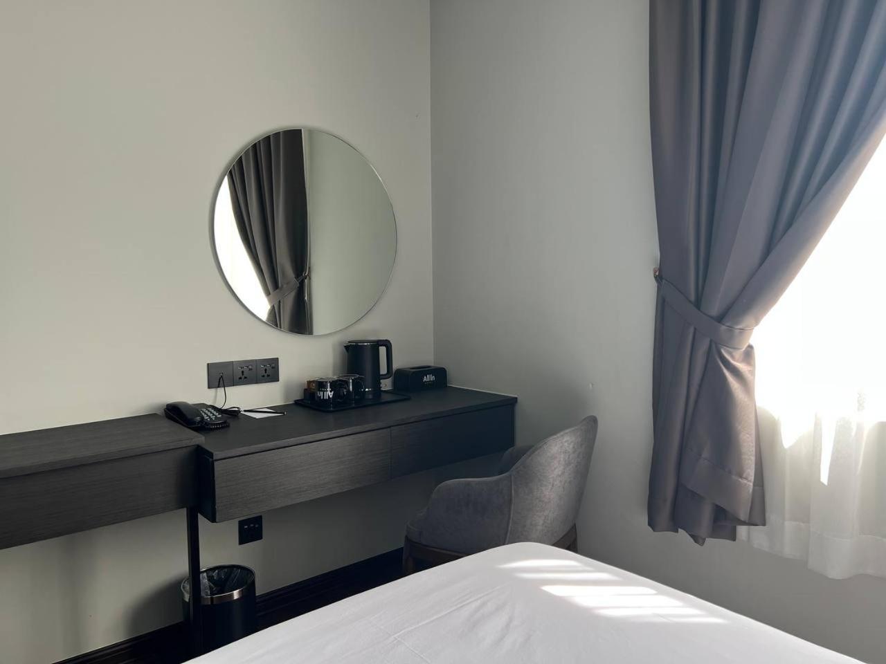 All In Hotel Kangar Esterno foto