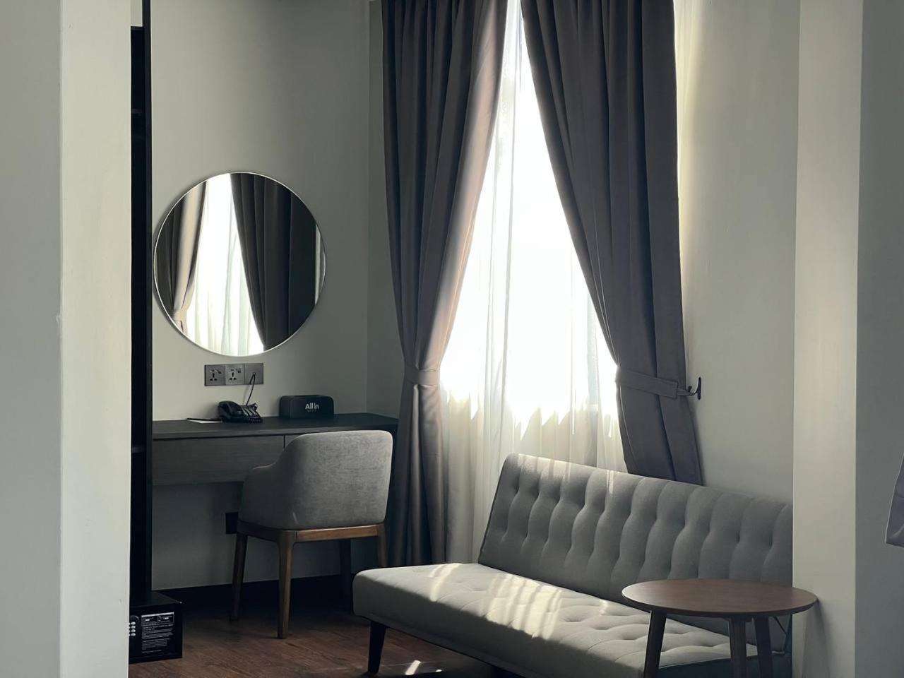 All In Hotel Kangar Esterno foto