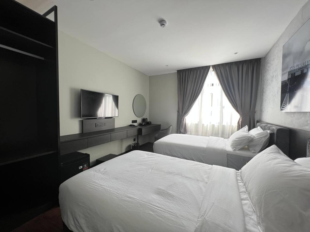 All In Hotel Kangar Esterno foto