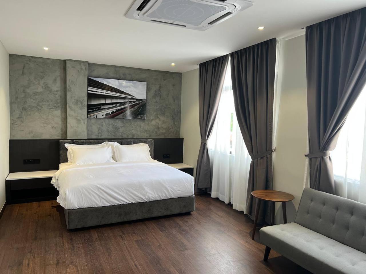 All In Hotel Kangar Esterno foto
