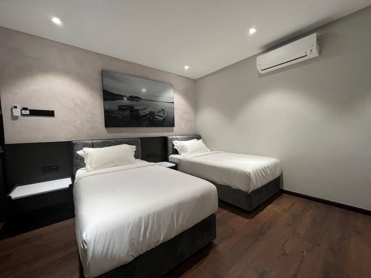 All In Hotel Kangar Esterno foto