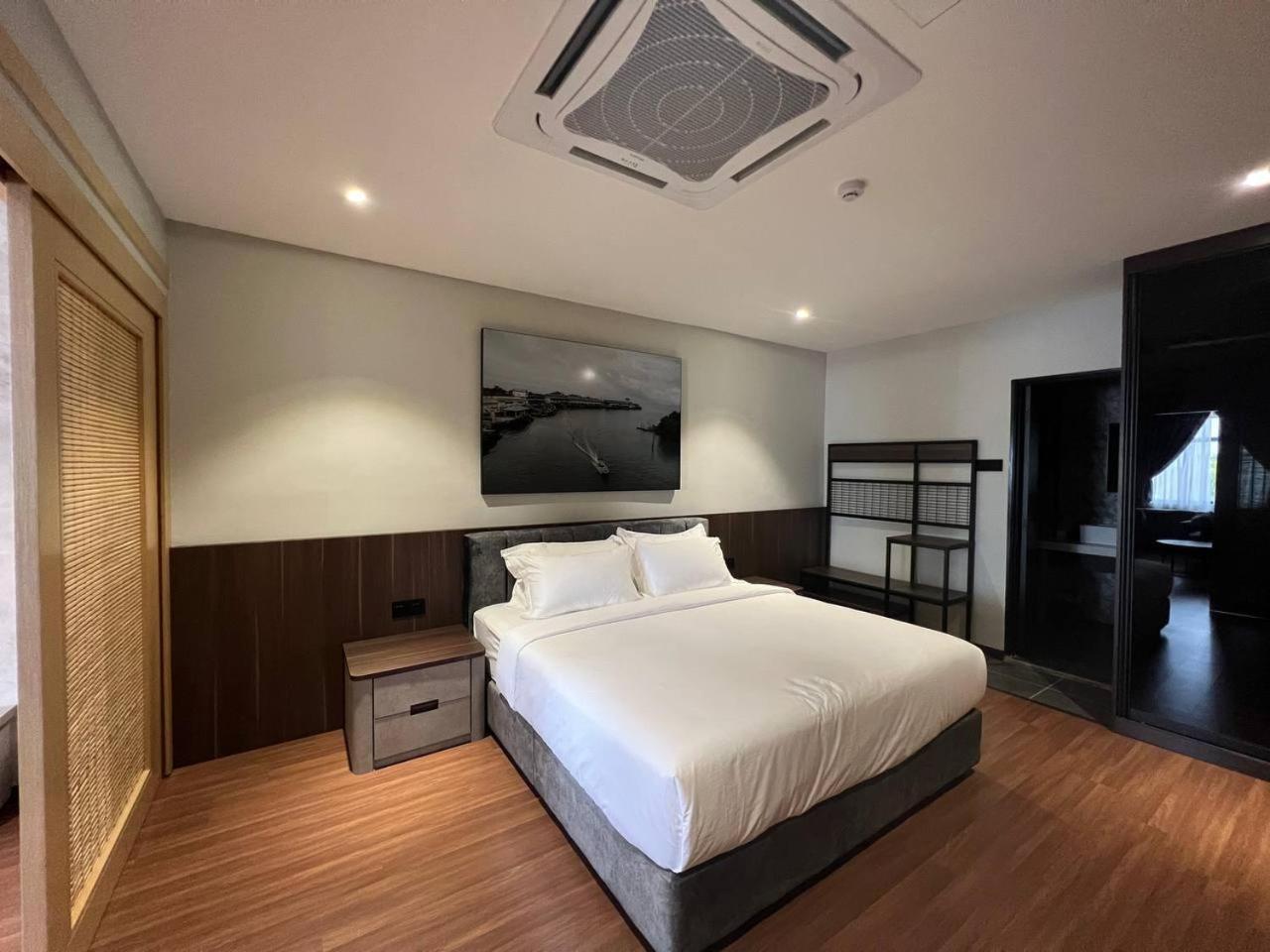 All In Hotel Kangar Esterno foto